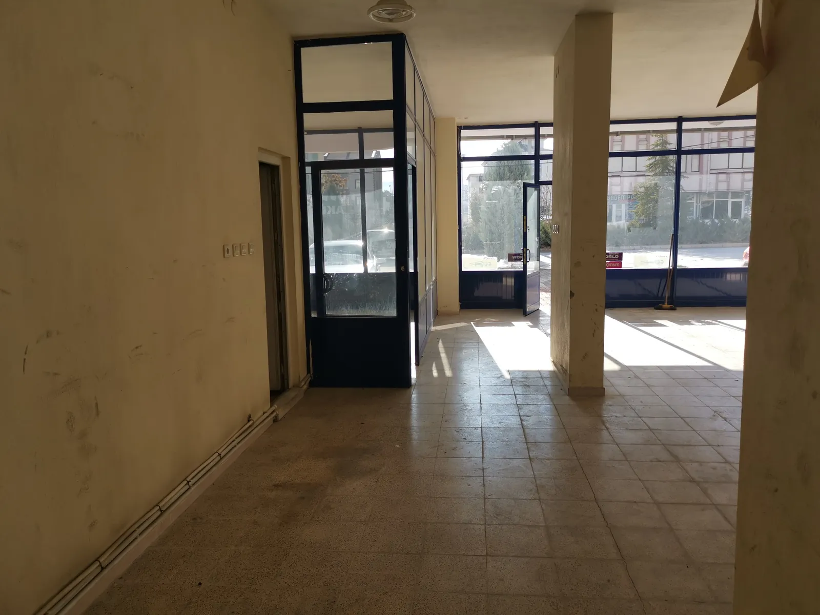 Cihanbeyli Showroom Ofis Çalışması - tadilat öncesi durum 1