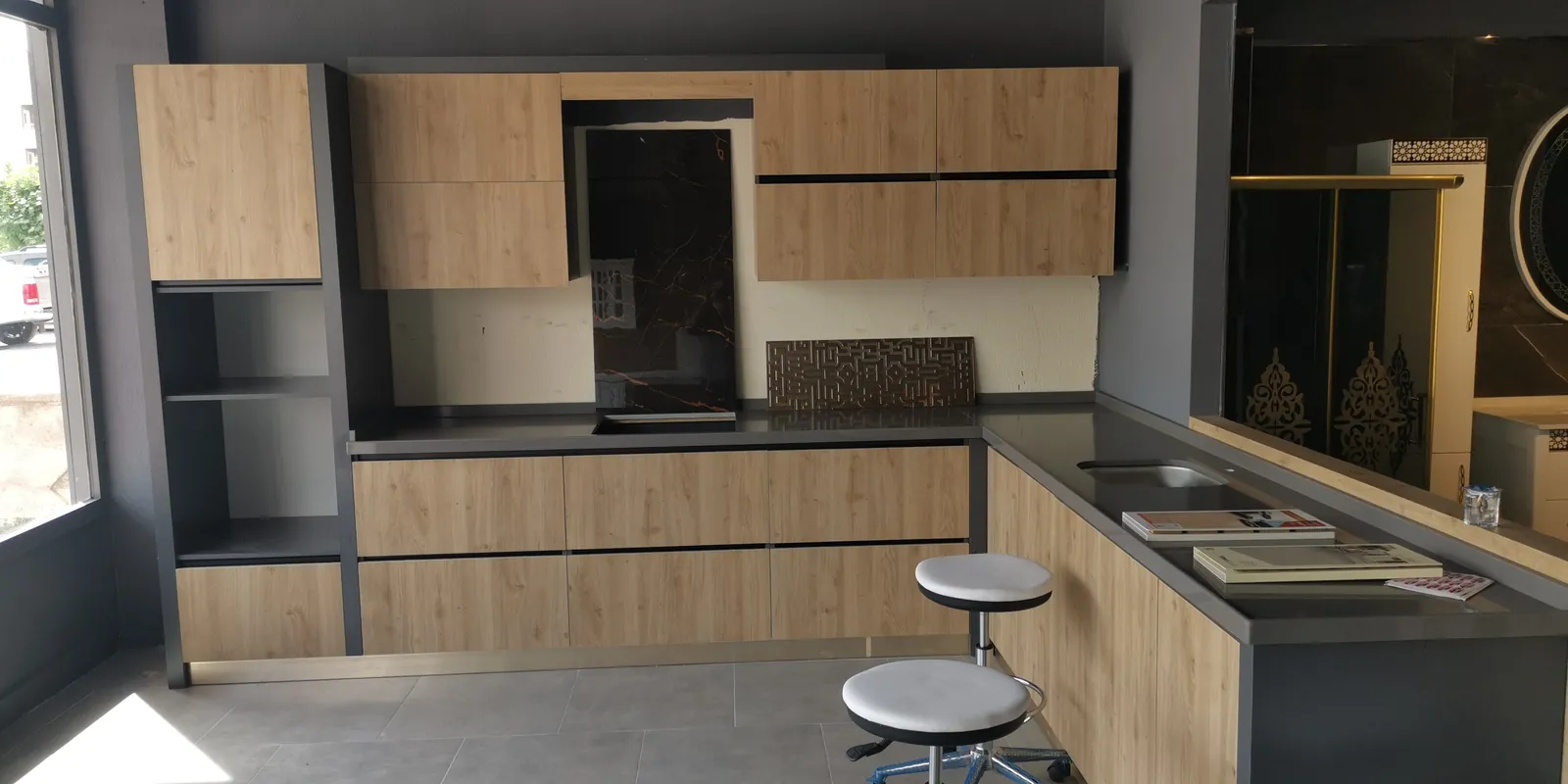 Cihanbeyli Showroom Ofis Çalışması - tamamlanan tasarım 1